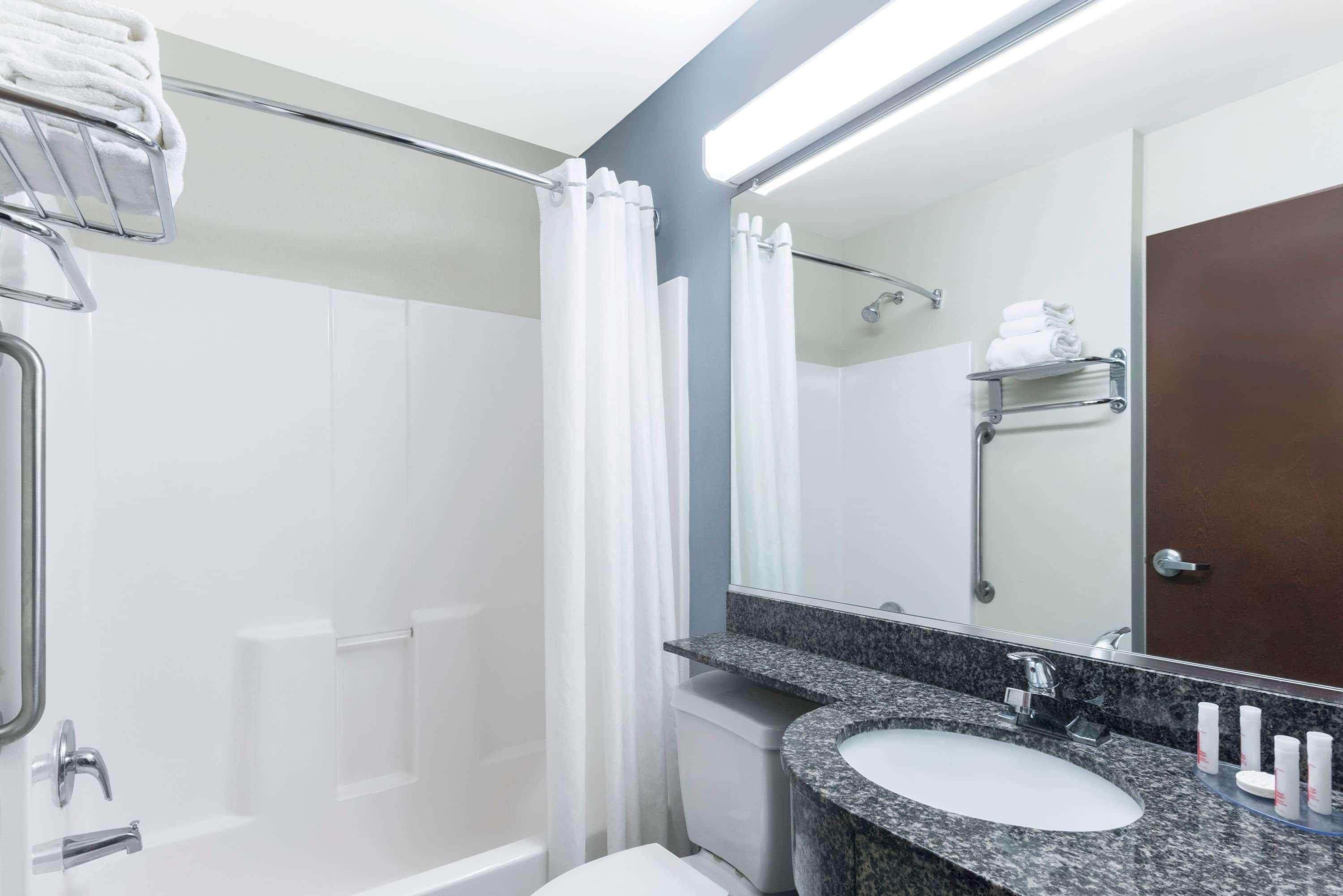 Microtel Inn And Suites Baton Rouge Airport Extérieur photo