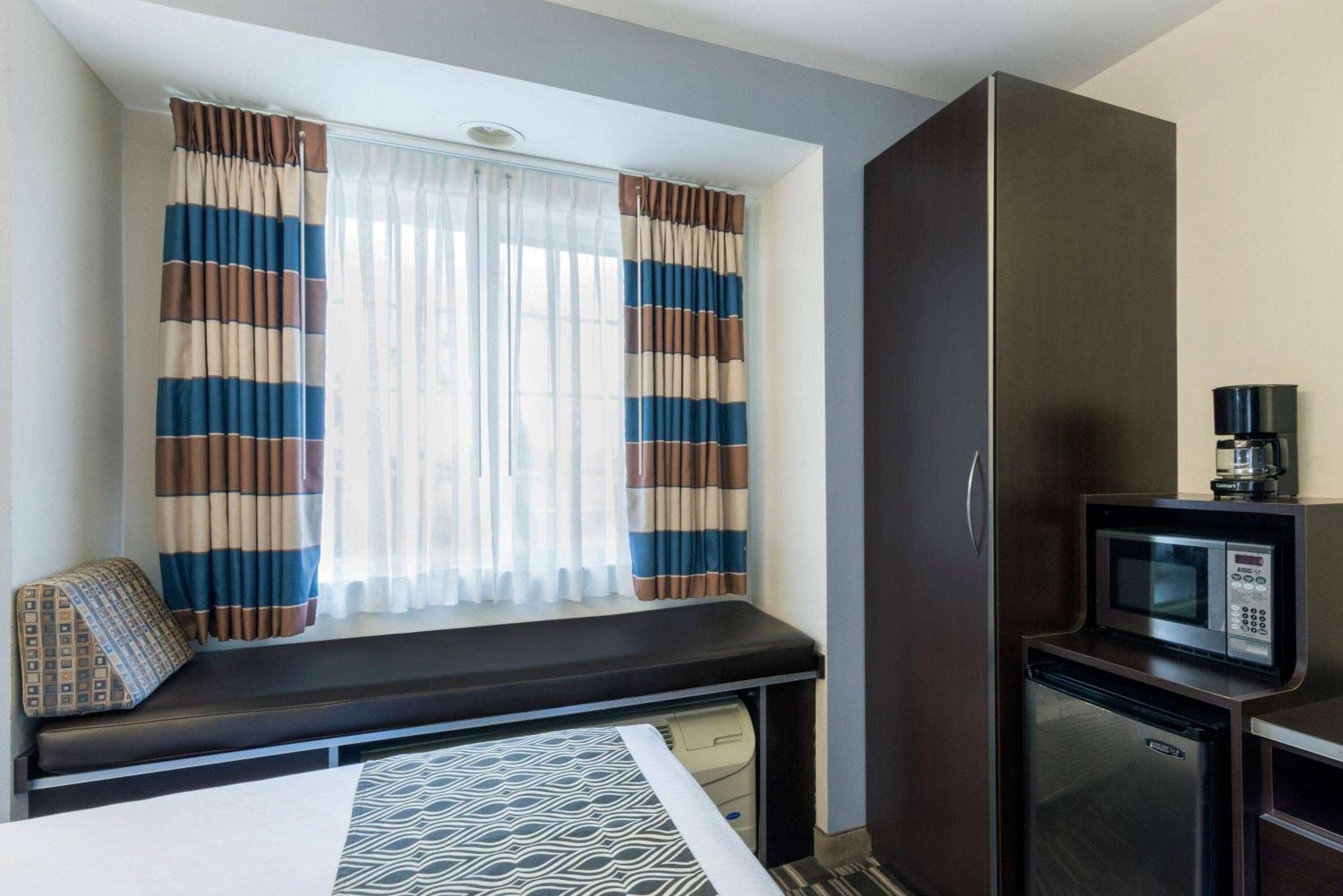 Microtel Inn And Suites Baton Rouge Airport Extérieur photo
